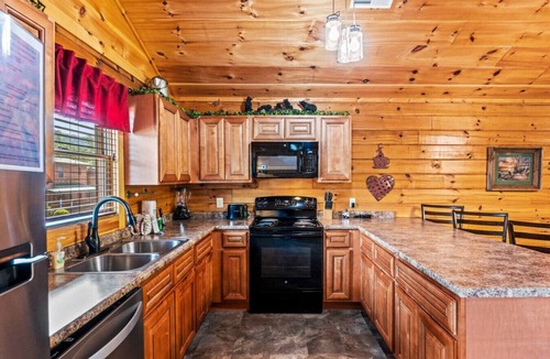 Pigeon Forge Cabin | Pigeon Forge Pool Theater Games Hot Tub