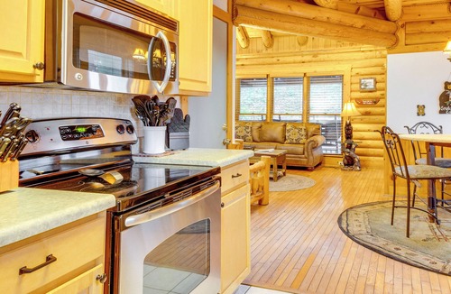 Pigeon Forge Cottage | Pigeon Forge Vacation Rental: 1 Mi to Dollywood
