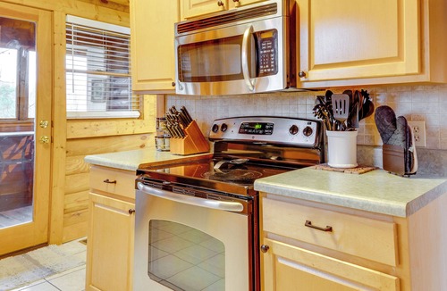 Pigeon Forge Cottage | Pigeon Forge Vacation Rental: 1 Mi to Dollywood