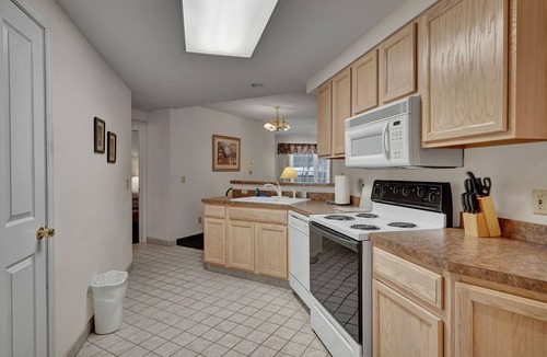 Pigeon Apartment | Pigeon Getaway with Pool & Sauna Access