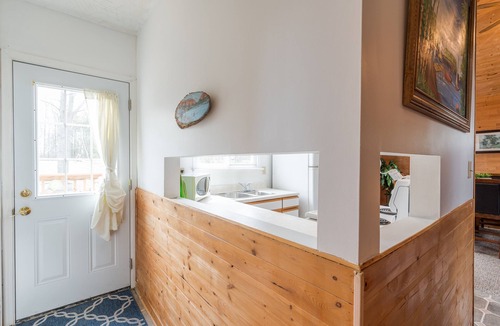 Selwyn House | Pigeon Lake Lakefront Cottage