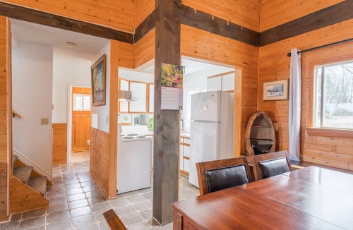 Selwyn House | Pigeon Lake Lakefront Cottage