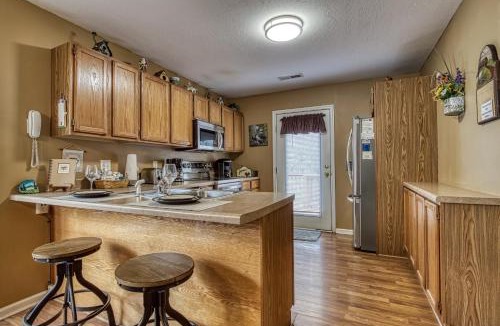 Pigeon Forge Ski Chalet | Pigeon River Retreat