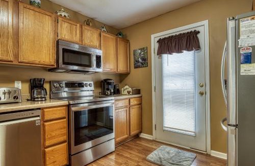 Pigeon Forge Ski Chalet | Pigeon River Retreat