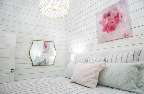 Burton House | "Pigs Fly" an Adorable Guest Suite in the Round Top Area