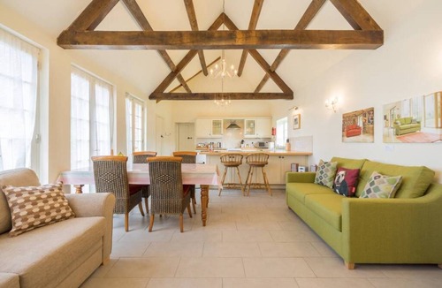 Seend Cottage | Pigsty Cottage - Luxurious apartment within orangery