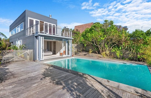 New Lynn House | Piha Pool Oasis