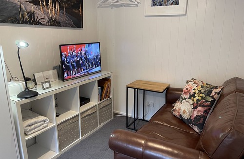 Piha Cabin | Piha Timeout Petite In the Hub