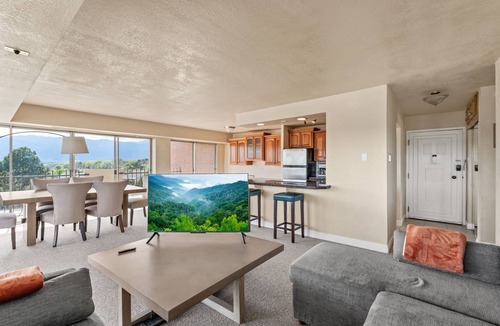 Southeast Colorado Springs Condo | Pikes Peak View Condo | Historic Satellite Hotel | Pool + Gym