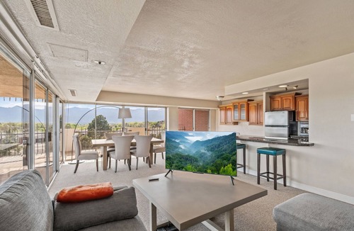 Southeast Colorado Springs Condo | Pikes Peak View Condo | Historic Satellite Hotel | Pool + Gym