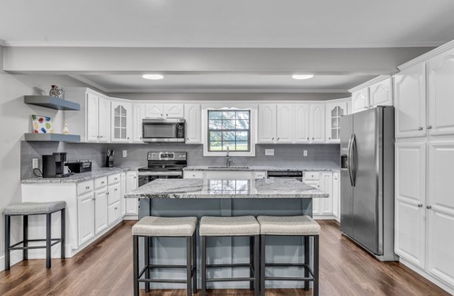 Starkville House | Pikes Place, Spacious, MSU Gameday Retreat