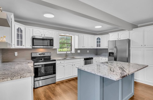Starkville House | Pikes Place, Spacious, MSU Gameday Retreat