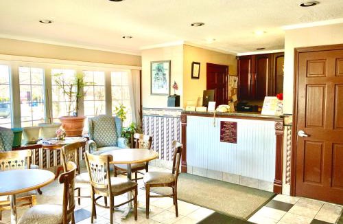 Lee Hotel | Pilgrim Inn