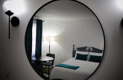 Lee Hotel | Pilgrim Inn