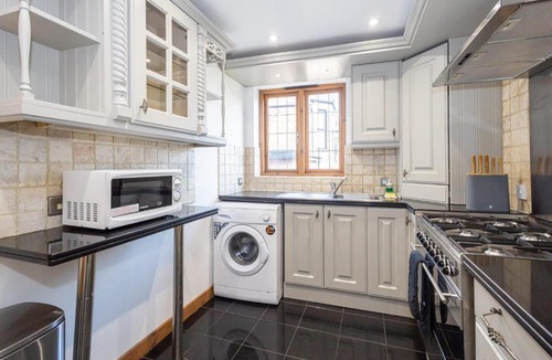 Walkden Apartment | Pillo Rooms - Abbey Grove