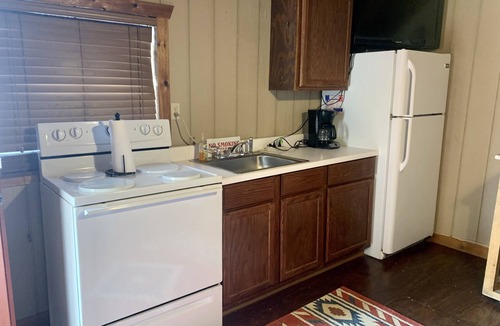 Dimmit County Cabin | Pilon cabin. Comfortable quiet cabin 8 miles outside Carrizo Springs