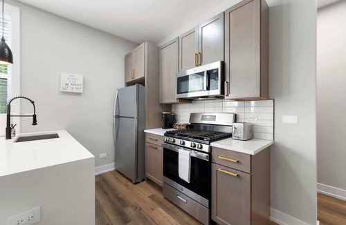 Lower West Side Apartment | Pilsen 2BA Condo Minutes from Chicago Attractions