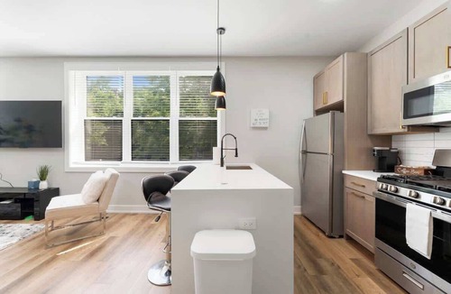 Lower West Side Apartment | Pilsen 2BA Condo Minutes from Chicago Attractions