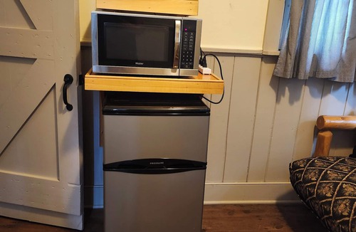 Kaiser Hotel | Pin Oak