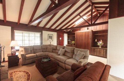 Pacific Grove House | Pine Acres Lodge