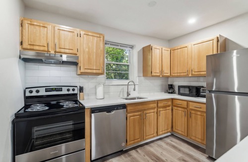 Newark Apartment | Pine Brook 118 I Modern Corporate 2bd I Parking