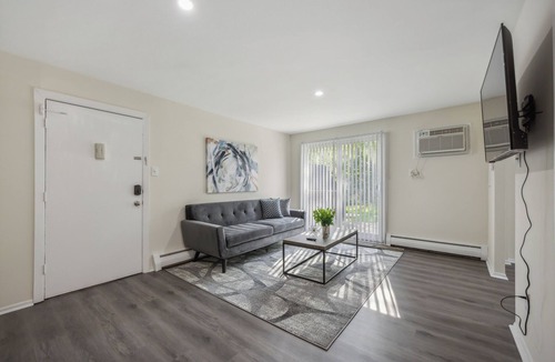 Newark Apartment | Pine Brook 120 I Pool Gym I Free Parking !