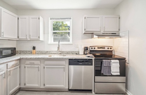 Newark Apartment | Pine Brook 1218 I Cozy & comfy I Free Parking