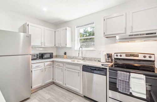 Newark Apartment | Pine Brook 1218 I Cozy & comfy I Free Parking