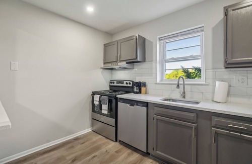 Newark Apartment | Pine Brook 124 I Modern Gem I Free Parking