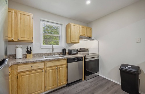 Newark Apartment | Pine Brook 1306 I Modern 2Br Oasis I Free Parking