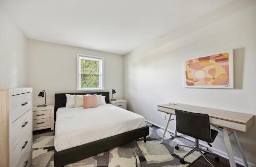 Newark Apartment | Pine Brook 502 I Pool Gym I Free Parking !