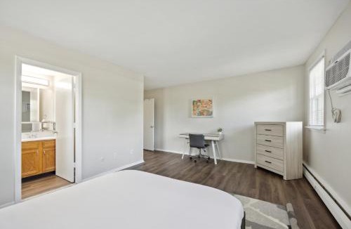 Newark Apartment | Pine Brook 502 I Pool Gym I Free Parking !