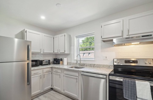 Newark Apartment | Pine Brook 518 I Spacious 2Bd Garden Style Oasis