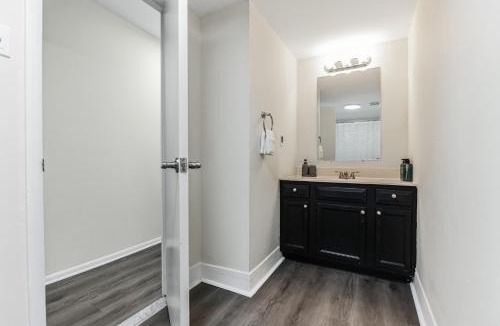Newark Apartment | Pine Brook 818 I Pool Gym I Free Parking !