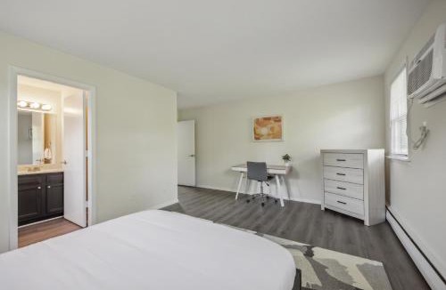 Newark Apartment | Pine Brook 818 I Pool Gym I Free Parking !