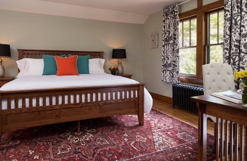 Sparrow Bush Bed & Breakfast | Pine Brook Manor