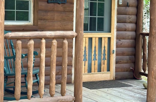 Malone Cabin | Pine Cabin