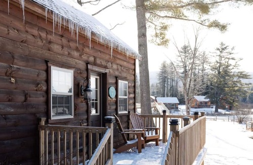 Bethlehem Cabin | Pine Cabin: Waterfront Log Cabin Hideaway