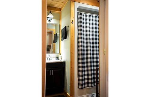 Alder Creek Cabin | Pine Cone Cabin, Amazing Hiking Trails Close By!