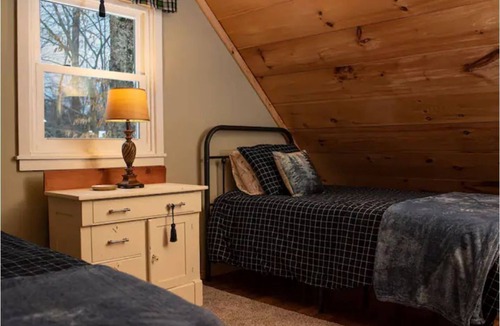 Alder Creek Cabin | Pine Cone Cabin, Amazing Hiking Trails Close By!