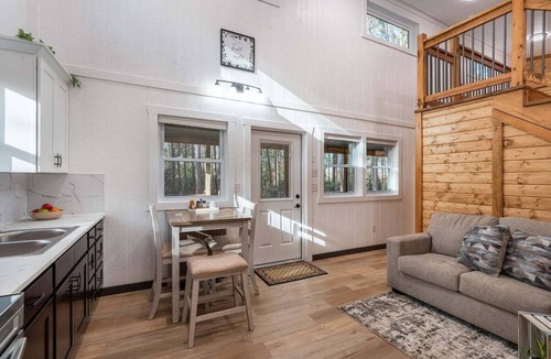 Hamptonville House | Pine Cone Cottage - Pine Cone Cottage