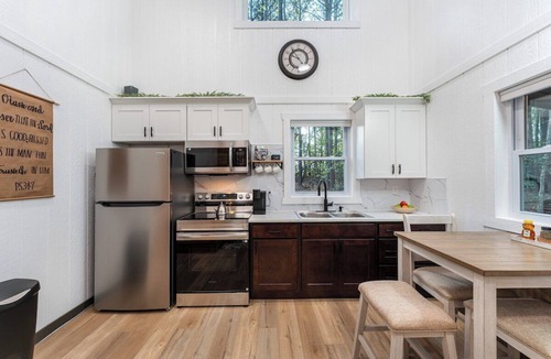 Hamptonville House | Pine Cone Cottage - Pine Cone Cottage
