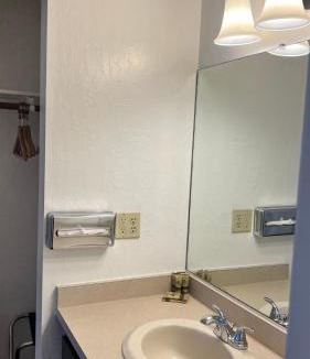 Willits Hotel | Pine Cone Motel