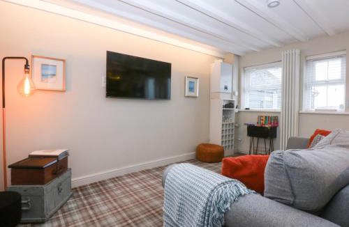 Dinas Dinlle House | Pine Cottage