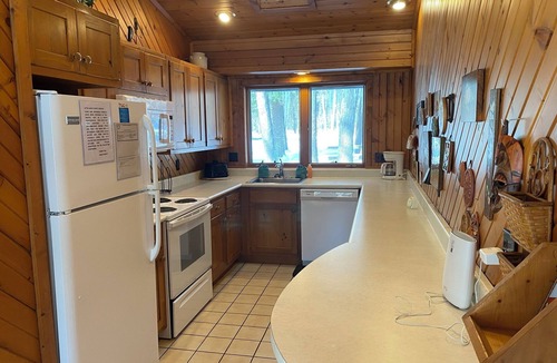 Lake Delton House | Pine Cottage on Blass Lake