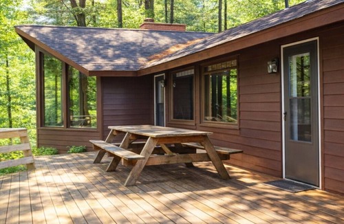 Lake Delton House | Pine Cottage on Blass Lake