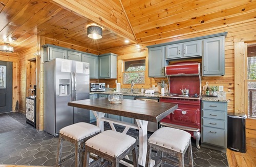 Hemlock Hills Cabin | Pine & Dandy | Arts & Crafts District Cabin w/Hot Tub & Game Features