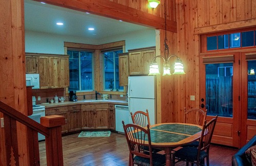 Sisters Cabin | Pine Grove Cabin, Sisters Oregon