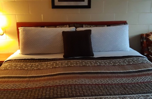 Sault Ste. Marie Hotel | Pine Grove Motel