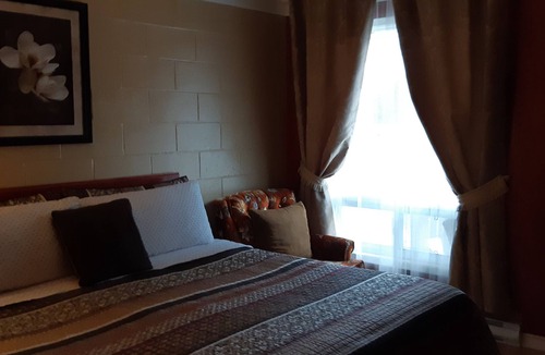 Sault Ste. Marie Hotel | Pine Grove Motel